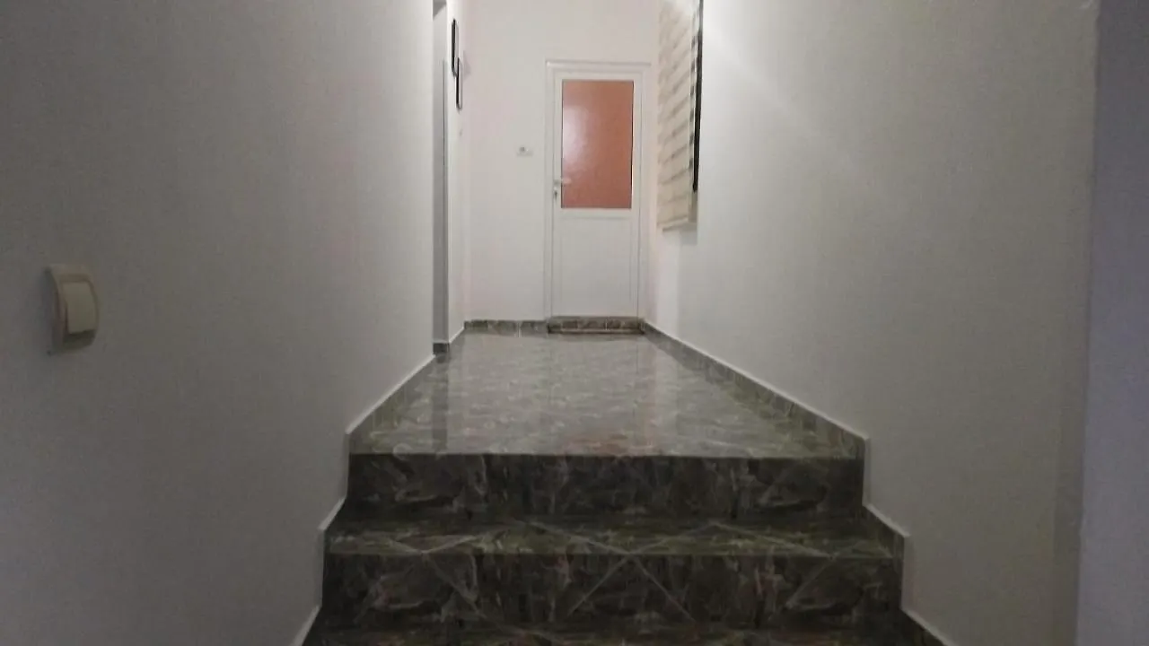 Adam'S Villa Permet