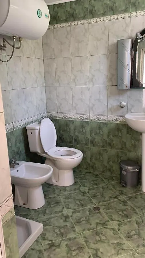 Adam'S Villa Permet